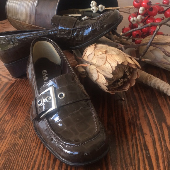 Michelle D Shoes - 🛍🥿Michelle D Brown Alligator Loafers